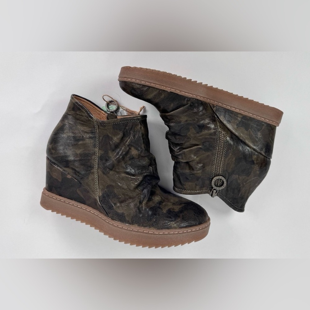 Sofft Siri Womens 8.5 Camo Leather Waterproof Wedge Ankle Boots NWOB - Picture 6 of 7